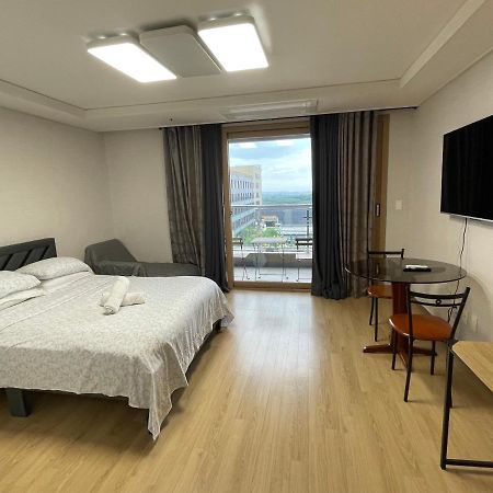 Spacious Luxury Condo W/ Kitchen Beside Hilton Clark D'Heights Mabalacat Esterno foto
