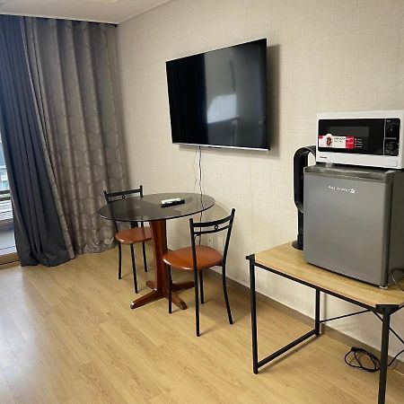 Spacious Luxury Condo W/ Kitchen Beside Hilton Clark D'Heights Mabalacat Esterno foto