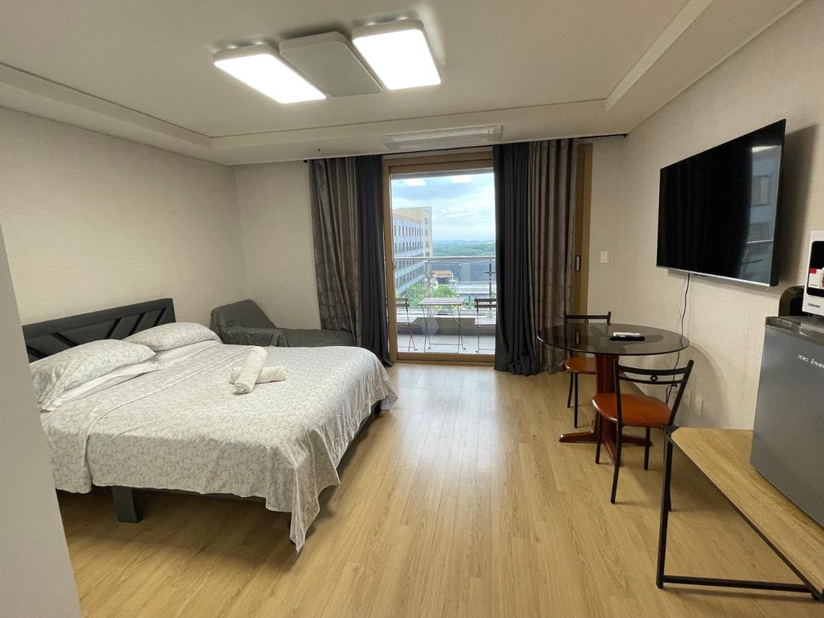 Spacious Luxury Condo W/ Kitchen Beside Hilton Clark D'Heights Mabalacat Esterno foto