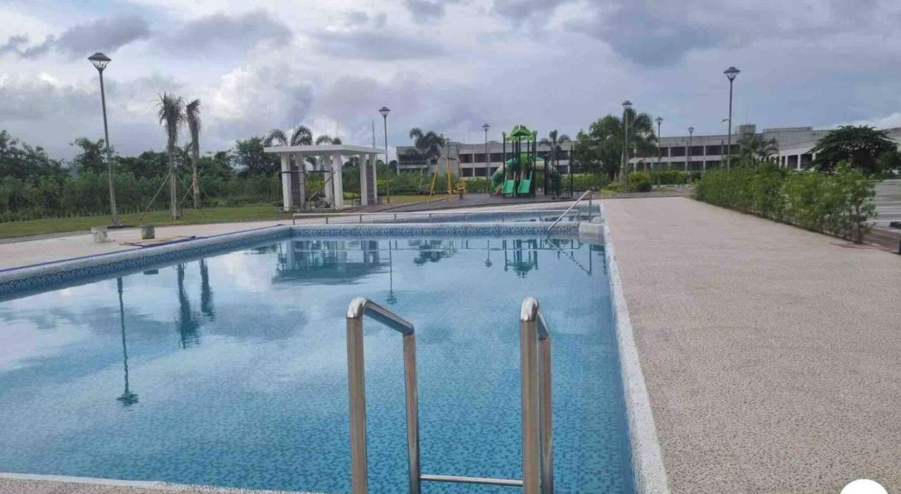 Spacious Luxury Condo W/ Kitchen Beside Hilton Clark D'Heights Mabalacat Esterno foto