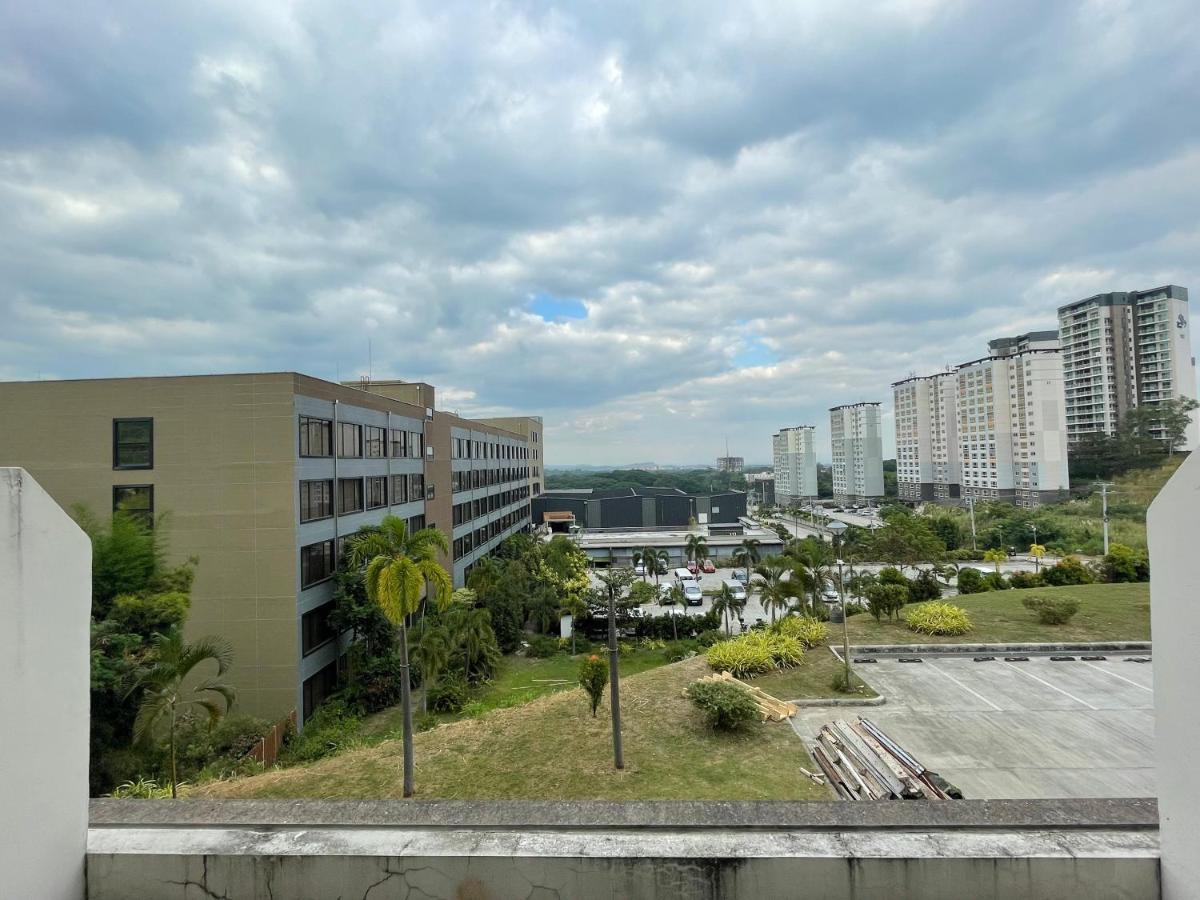 Spacious Luxury Condo W/ Kitchen Beside Hilton Clark D'Heights Mabalacat Esterno foto