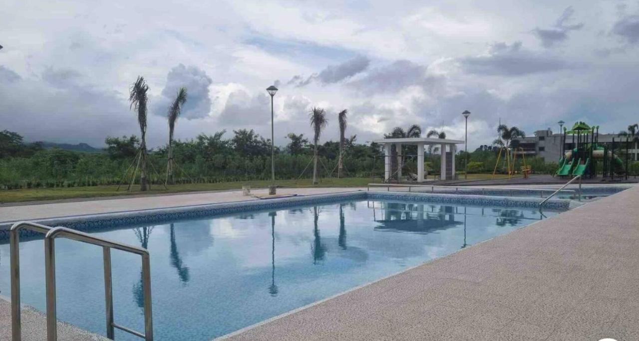 Spacious Luxury Condo W/ Kitchen Beside Hilton Clark D'Heights Mabalacat Esterno foto